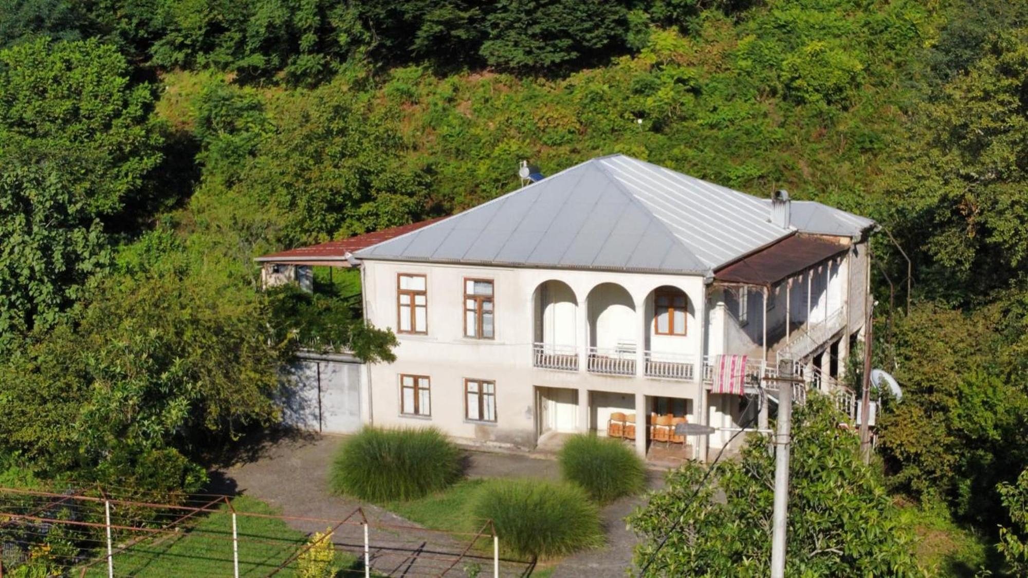 Ezo Hotel Jvari Exterior photo